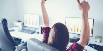 AI-Powered B2B Customer Service: 5 Inspiring Success Stories AI-Powered B2B Customer Service: 5 Inspiring Success Stories